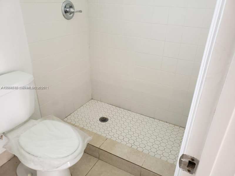 2929 NW 88th St # 4, Miami FL 33147