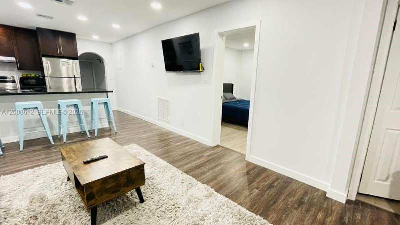 22 NW 14th Ave, Dania Beach FL 33004