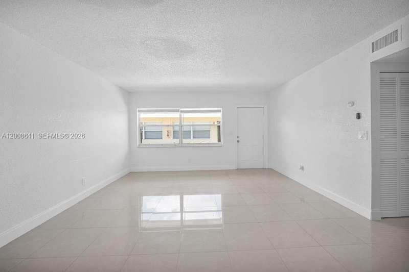 563 SW Kathy Ct, Margate FL 33068