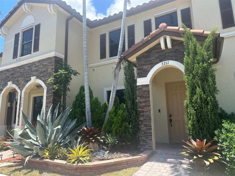 3211 SE 6th St, Homestead FL 33033