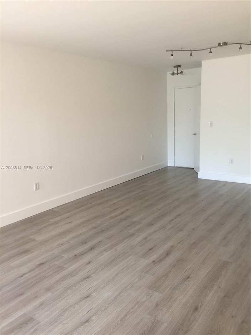 9711 Fontainebleau Blvd # D101, Miami FL 33172