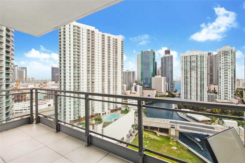 92 SW 3rd St # 2510, Miami FL 33130