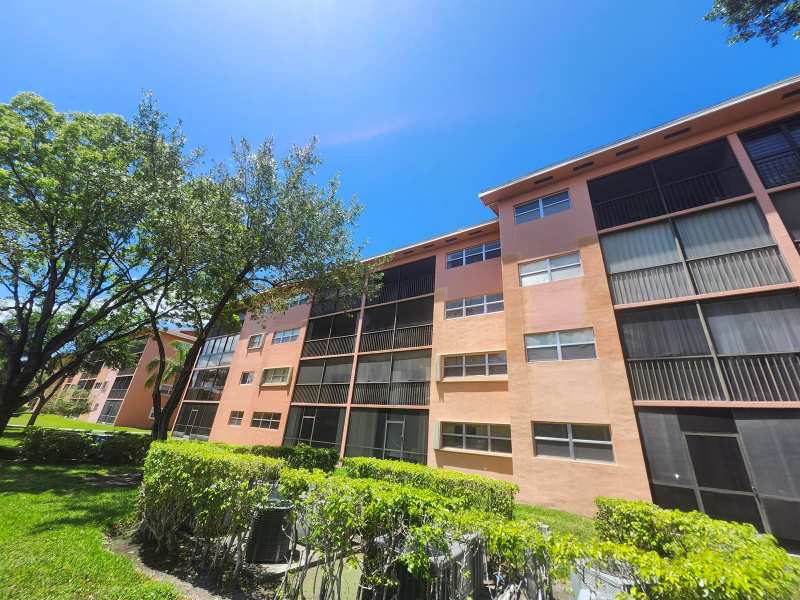 601 SW 142nd Avenue SW # Q, Pembroke Pines FL 33027