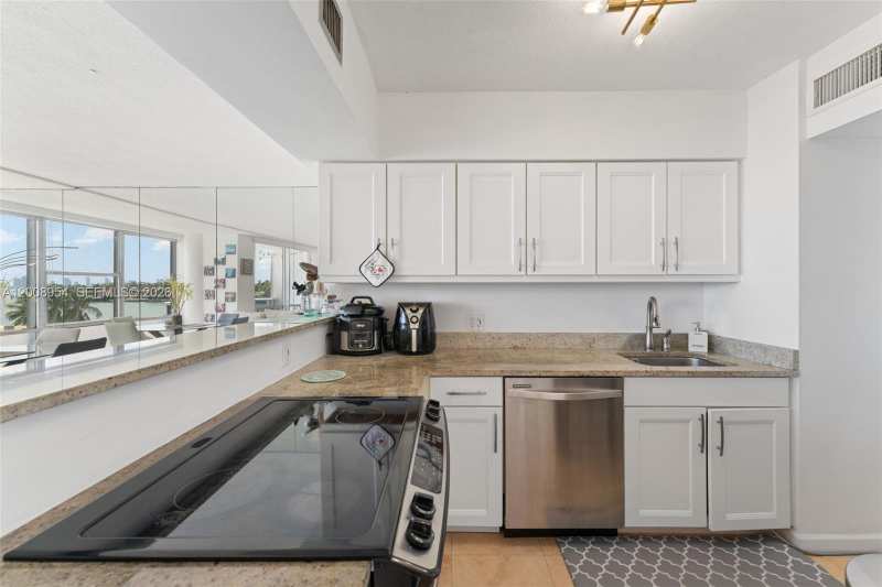 900 Bay Dr # 421, Miami Beach FL 33141