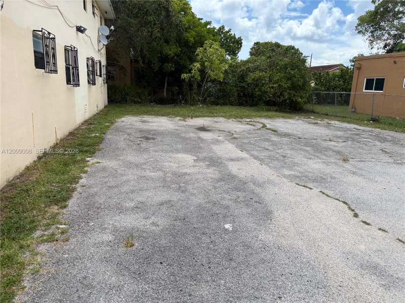 1198 NW 61st St, Miami FL 33127