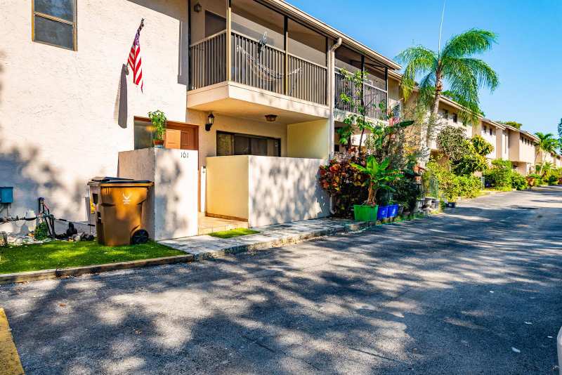 740 SE 1st Way # 101, Deerfield Beach FL 33441