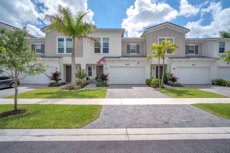 16121 Oakview Drive, Westlake FL 33470