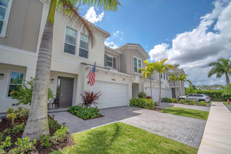 16121 Oakview Drive, Westlake FL 33470