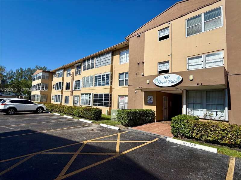 160 Royal Palm Rd # 214, Hialeah Gardens FL 33016