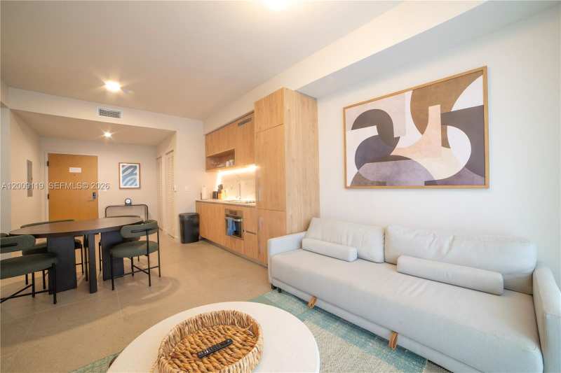 11 NE 6TH # 1104, Miami FL 33132