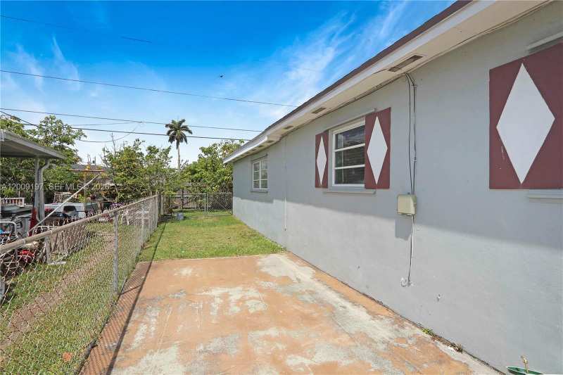 1762 NW 8th Ave, Homestead FL 33030
