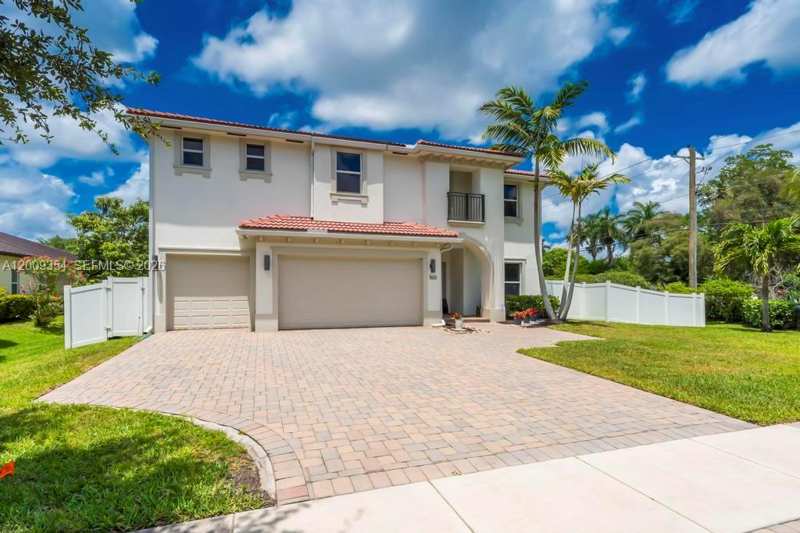 7601 CAVALIA Dr, Davie FL 33328