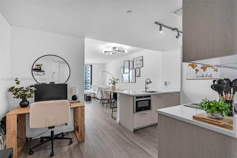 501 NE 31st St # 3704, Miami FL 33137