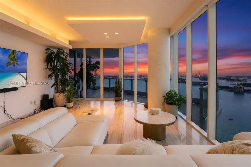 2020 N Bayshore Dr # 3902, Miami FL 33137