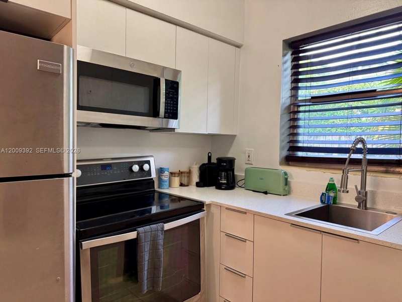 1130 NE 81st St # 3, Miami FL 33138