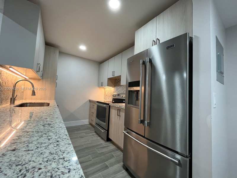 8425 NW 8th St # 303, Miami FL 33126