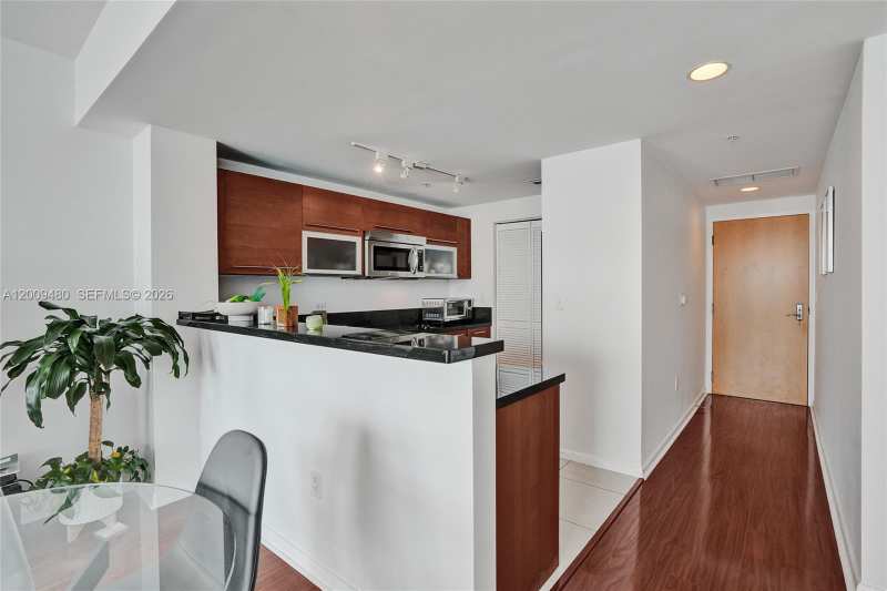 253 NE 2nd St # 3304, Miami FL 33132