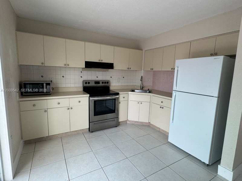 2186 W 60th St # 20208, Hialeah FL 33016