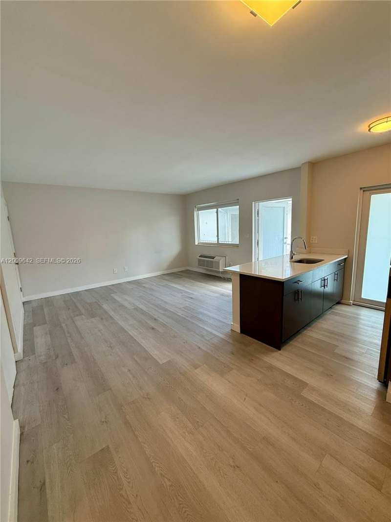 1525 Michigan Ave # 8, Miami Beach FL 33139