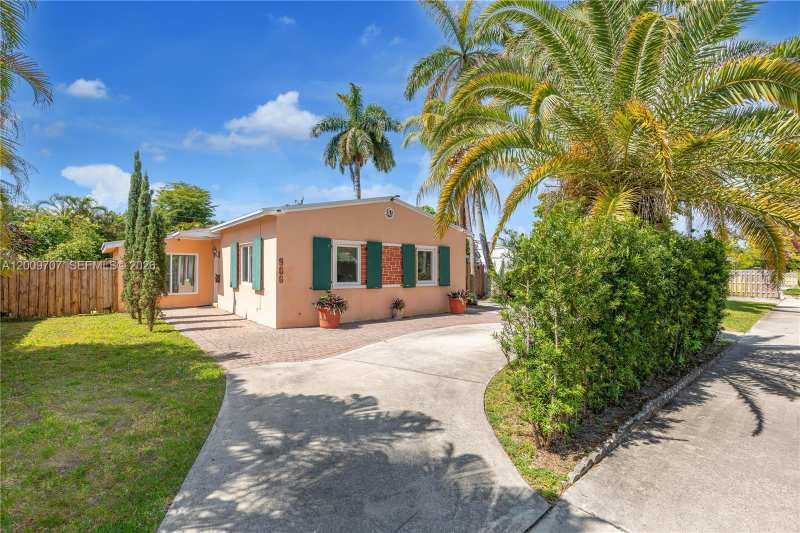 906 NE 5th St, Hallandale Beach FL 33009