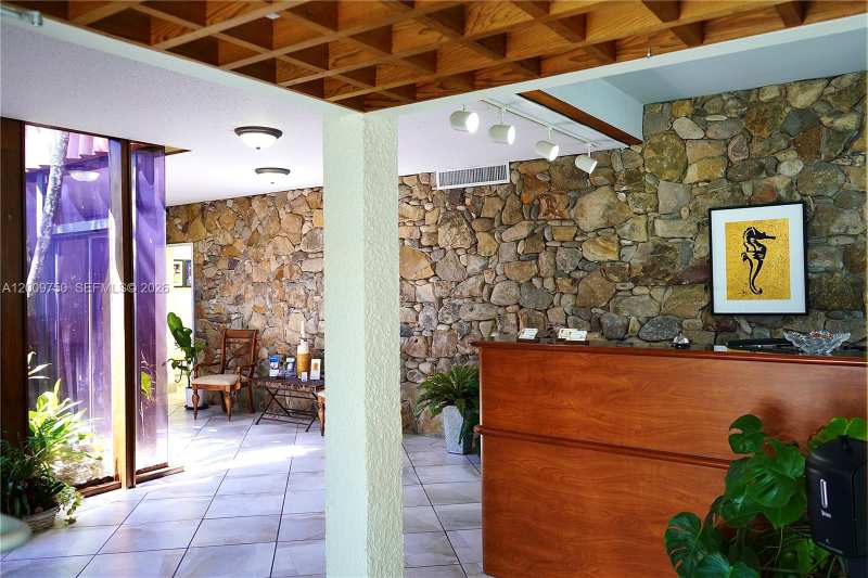 150 Westward Dr # 2, Miami Springs FL 33166