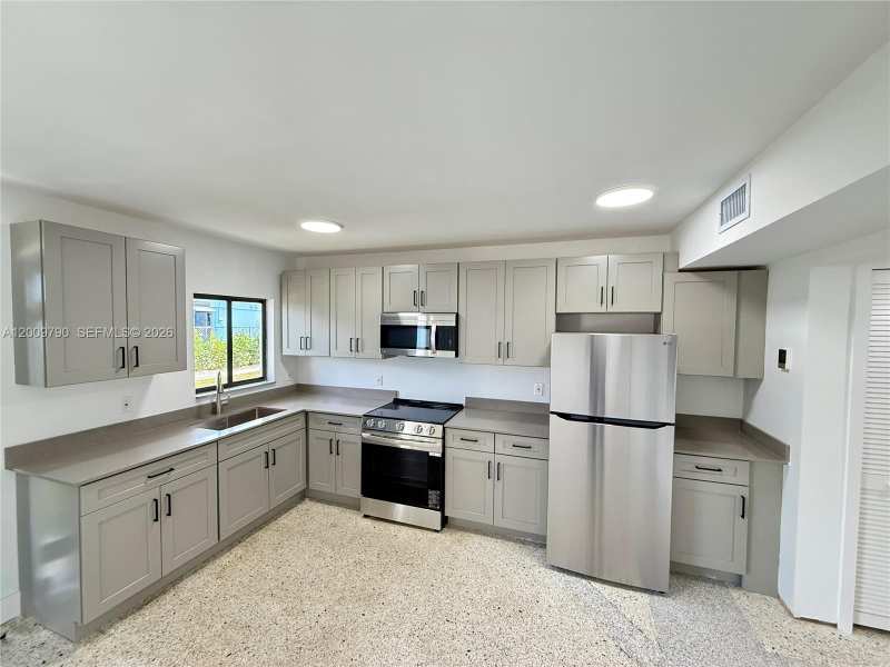 180 NE 57th St # 4, Miami FL 33137