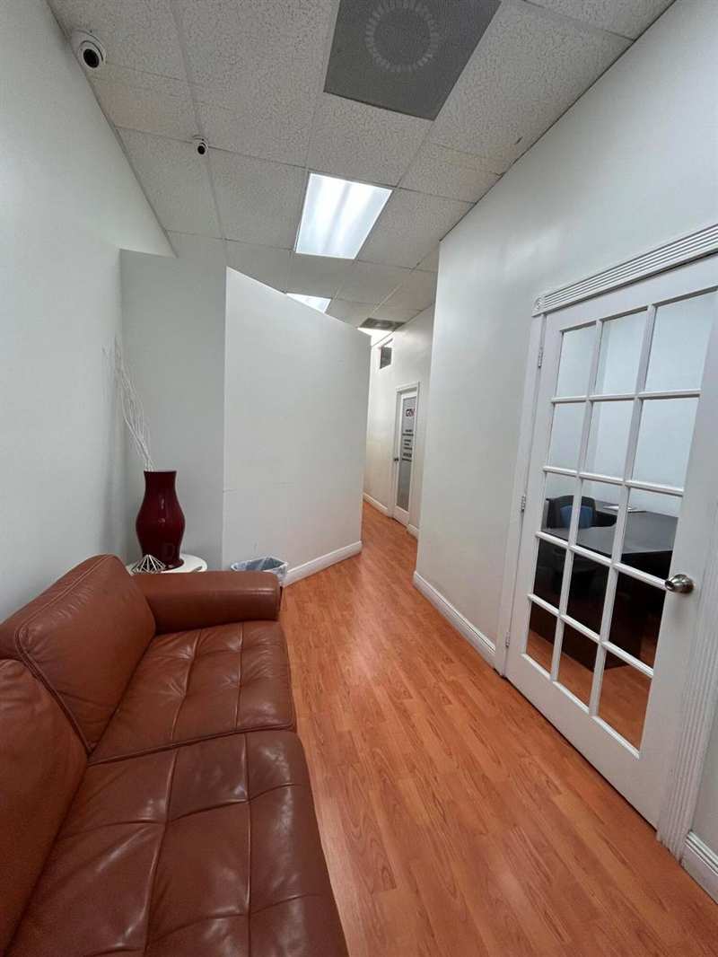 19300 W Dixie Highway # 10, Miami FL 33180