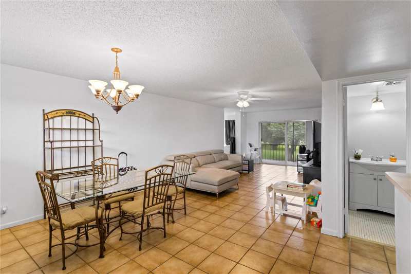 8990 S Hollybrook Boulevard Unit 305, Pembroke Pines FL 33025