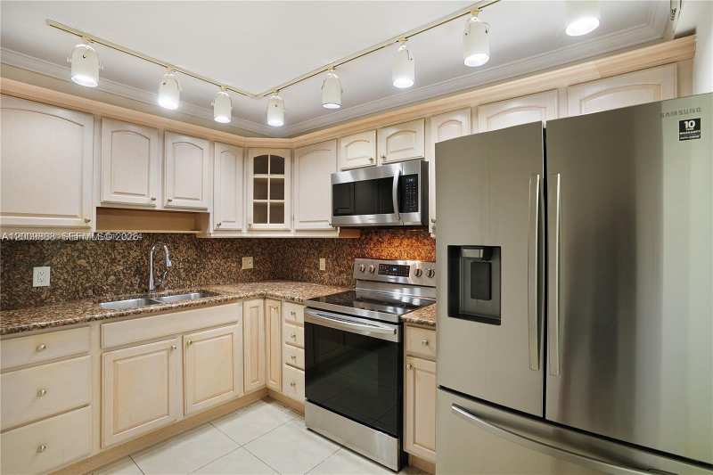 3800 S Ocean Dr # 414, Hollywood FL 33019