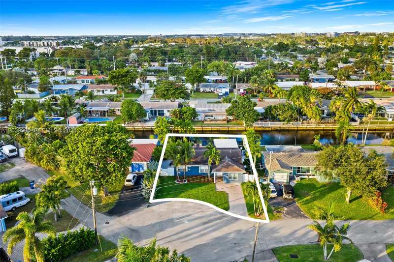 2005 NW 37th St, Oakland Park FL 33309