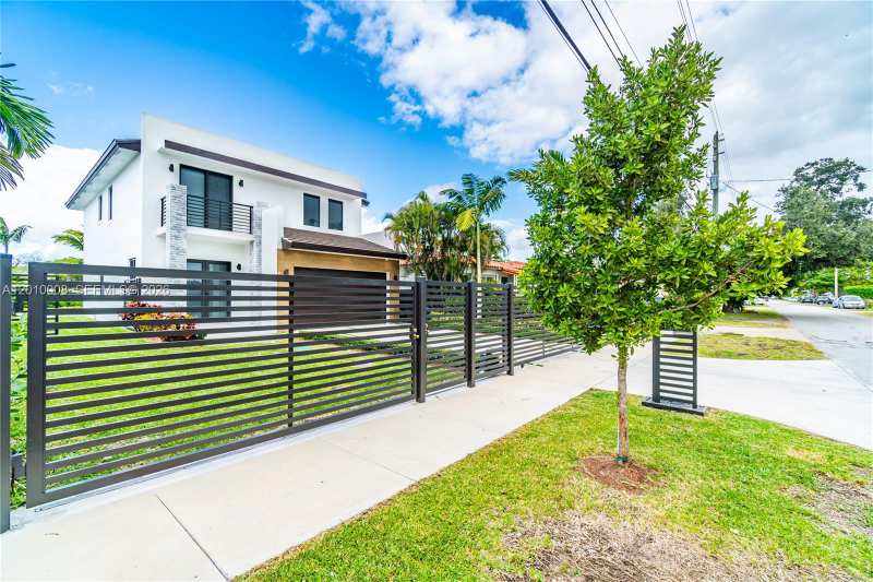 6535 SW 26th St, Miami FL 33155