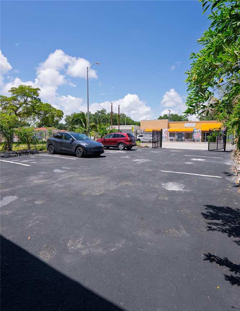 88 NW 54th St, Miami FL 33127