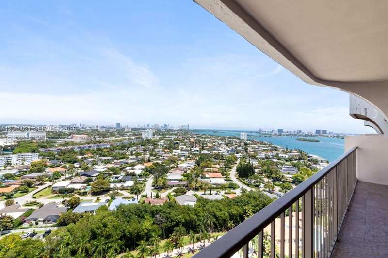 1800 NE 114th St, Miami FL 33181