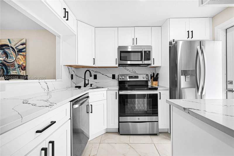 400 SE 10th St # 105, Deerfield Beach FL 33441