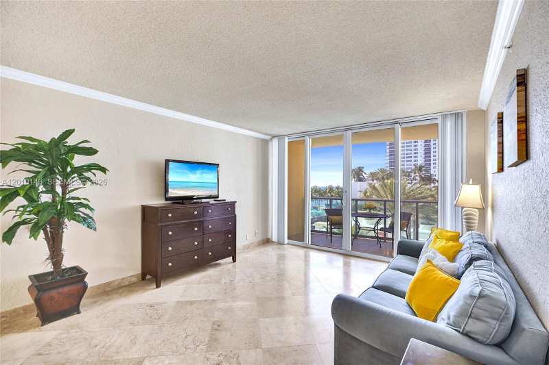 2501 S Ocean Dr # 414, Hollywood FL 33019