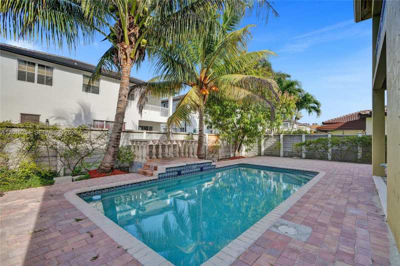 17951 NW 91st Ct, Hialeah FL 33018
