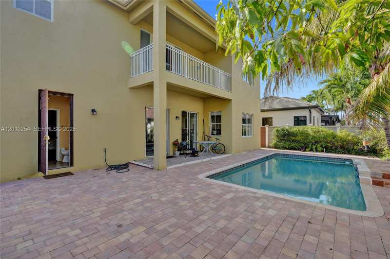 17951 NW 91st Ct, Hialeah FL 33018