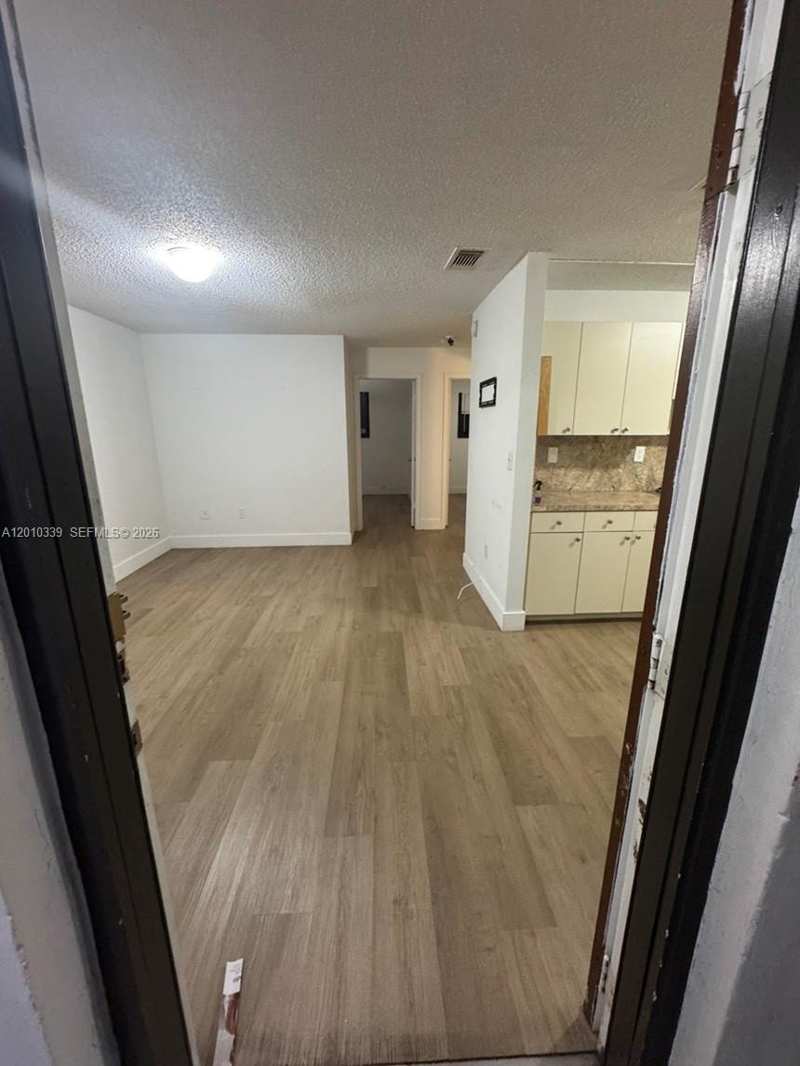 120 W 10th St # 10, Hialeah FL 33010