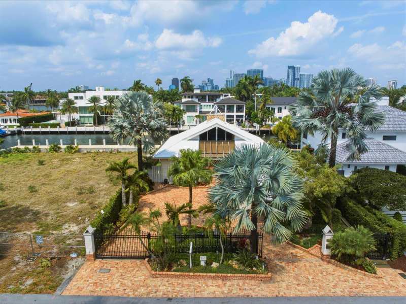 449 Bontona Avenue, Fort Lauderdale FL 33301