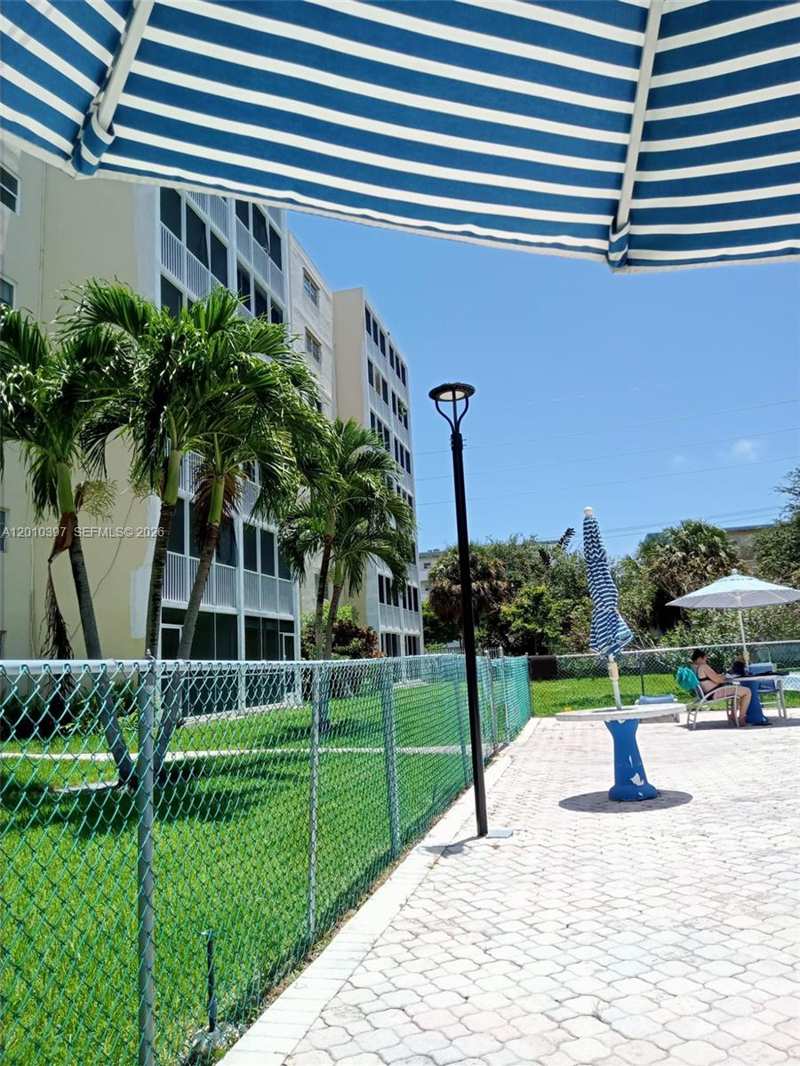 319 NE 14th Ave # 604, Hallandale Beach FL 33009