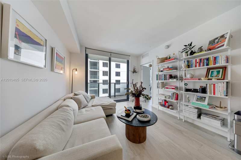 55 SW 9th St # 2109, Miami FL 33130