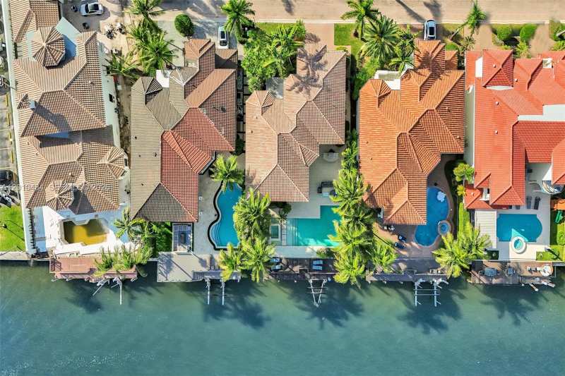1575 Windjammer Way, Hollywood FL 33019