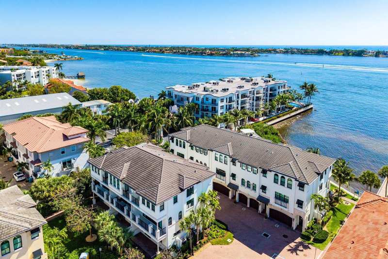 10 Windward Lane, Boynton Beach FL 33435
