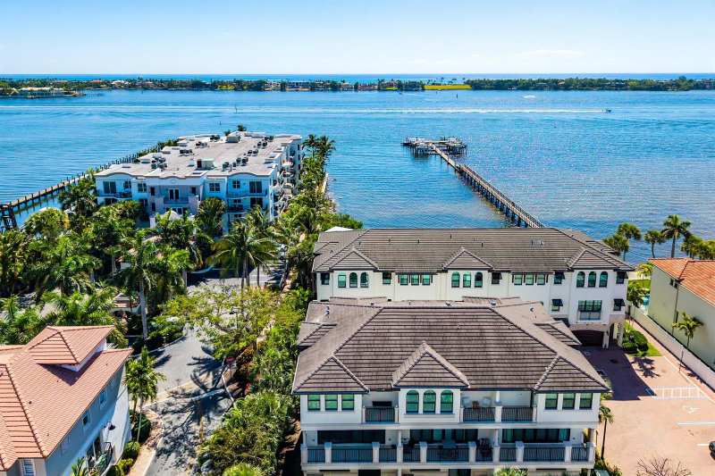 10 Windward Lane, Boynton Beach FL 33435