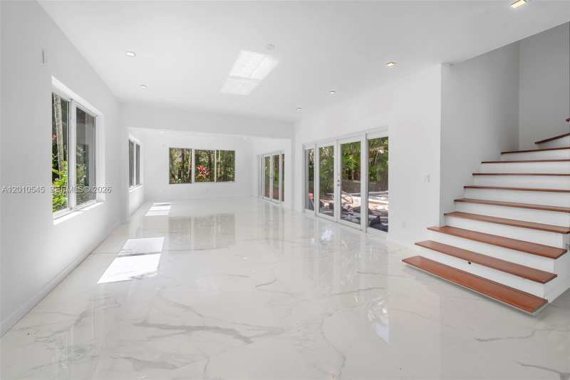 5824 Alton Rd, Miami Beach FL 33140