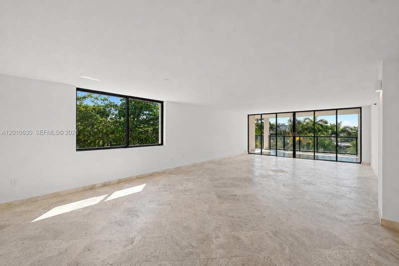 2575 S Bayshore Dr # 4A, Miami FL 33133