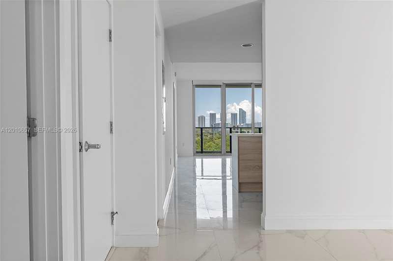16385 Biscayne Blvd # 717, North Miami Beach FL 33160