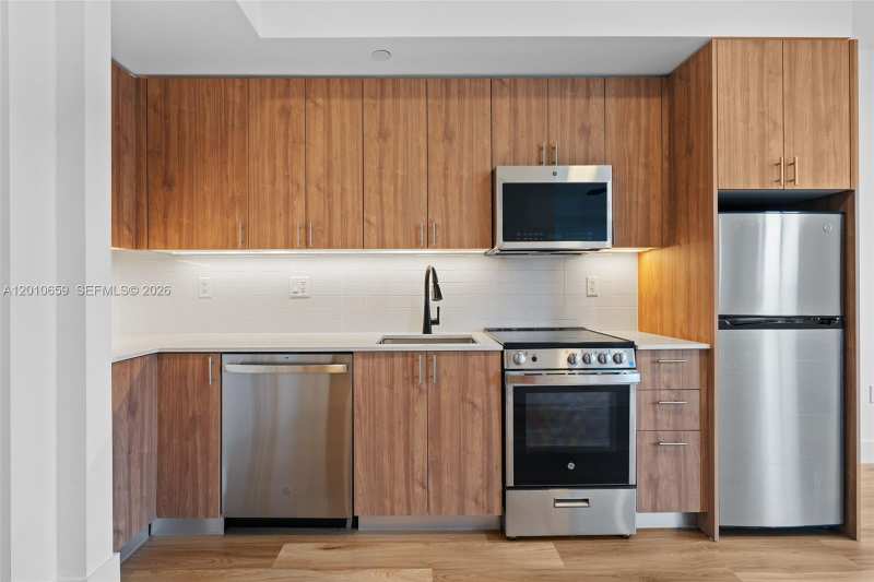 650 SW 1st St # 303, Miami FL 33130