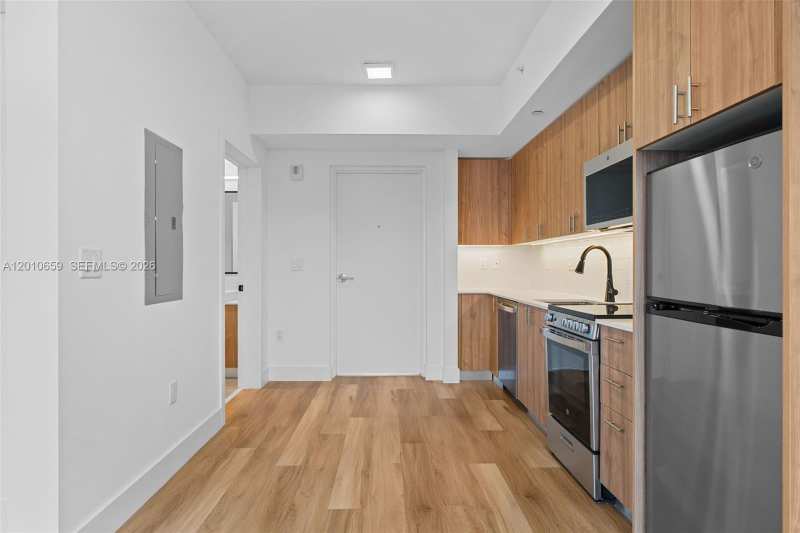 650 SW 1st St # 303, Miami FL 33130