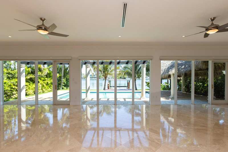 425 N Shore Dr, Miami Beach FL 33141